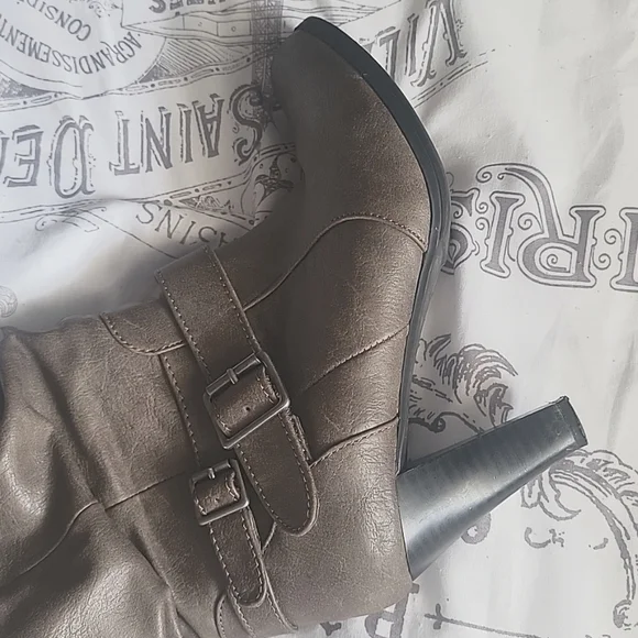 Boots - Picture 2 of 3